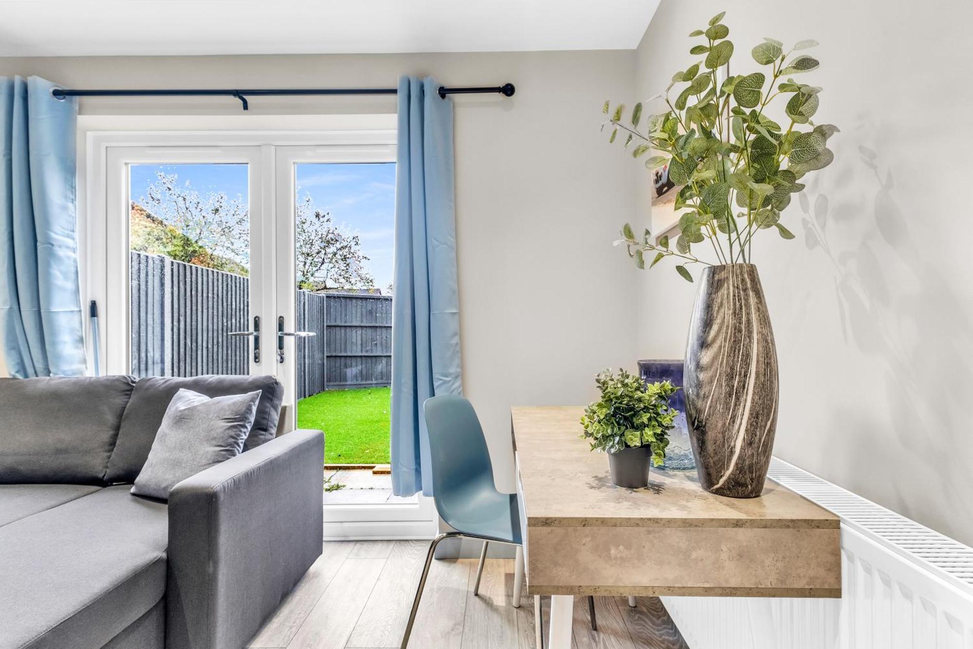 Mk 2-Bedroom Contractor'S Gem, 5 Beds, Sleeps 6, Free Parking Milton Keynes Exterior photo